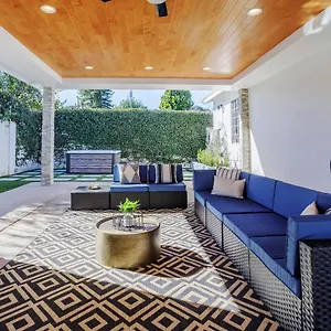 New 5 Bed W/hot Tub Close To Universal Sleeps 12 Holiday home Los Angeles